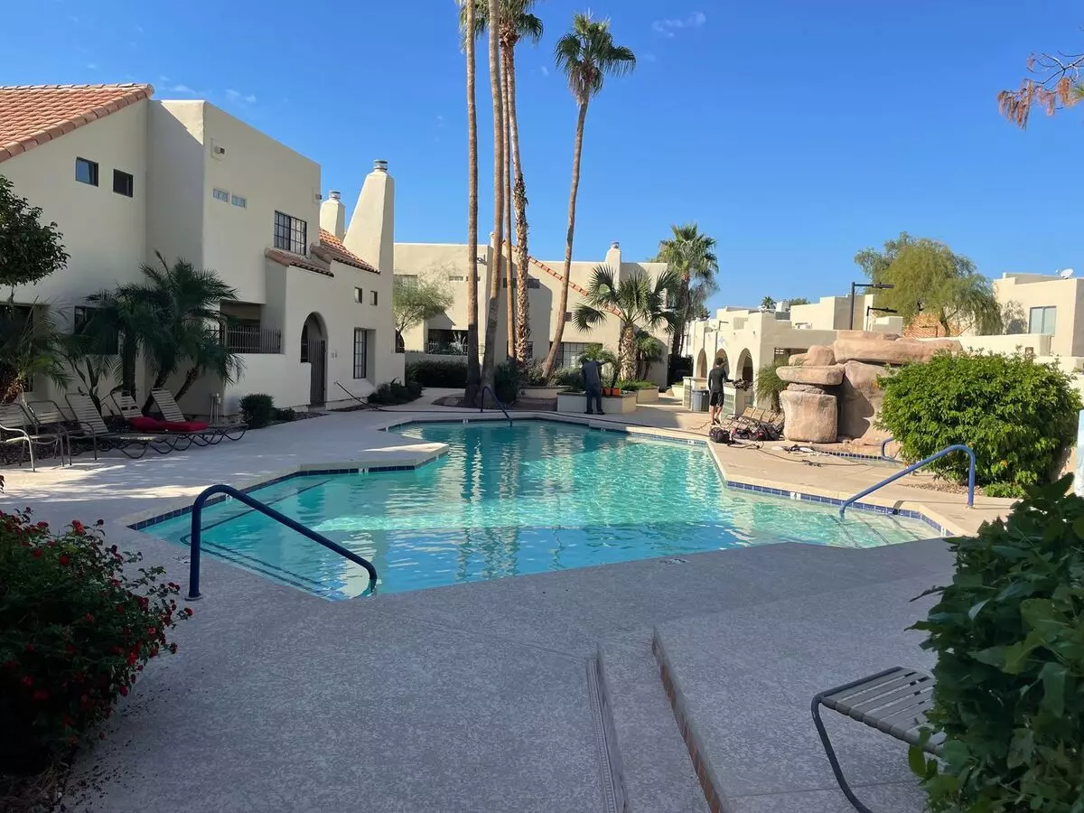 Fully Furnished 2 Bedroom, 2 Bath, 2 Car Garage Community Pool photo 4