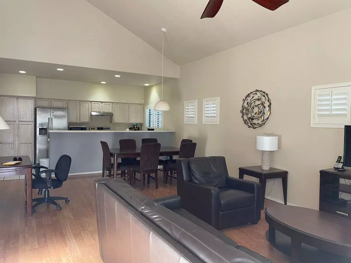 Fully Furnished 2 Bedroom, 2 Bath, 2 Car Garage Community Pool photo 4