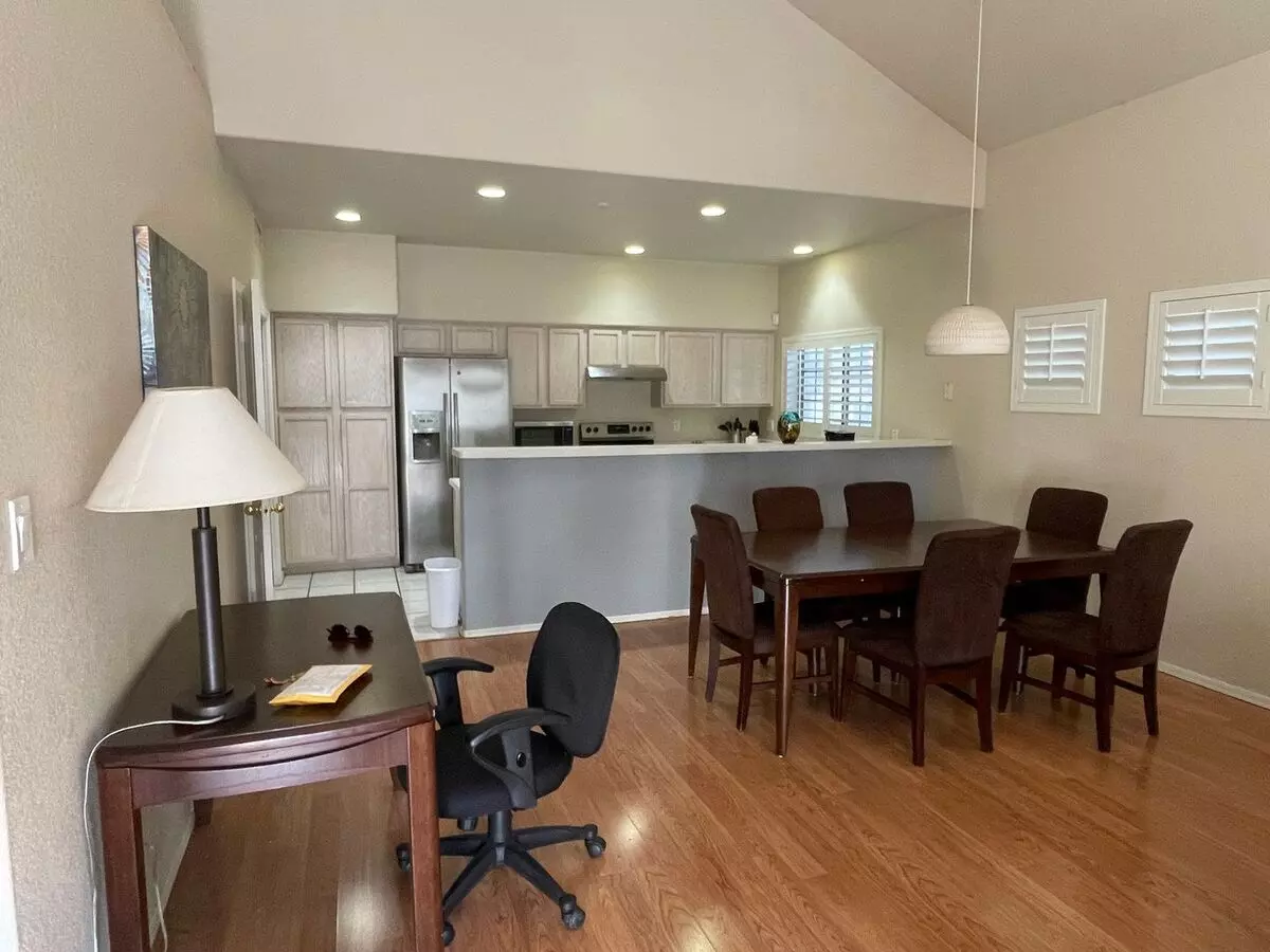Fully Furnished 2 Bedroom, 2 Bath, 2 Car Garage Community Pool photo 5