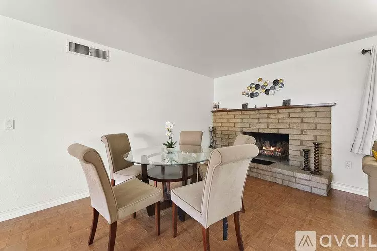 701 N Central Dr photo 3