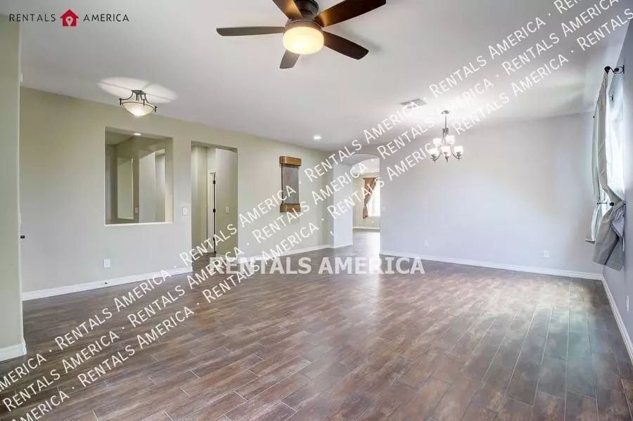 73 W Crescent Way photo 5