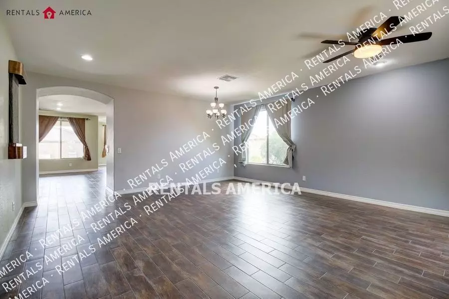 73 W Crescent Way photo 4