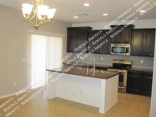 856 E Jacob St photo 3