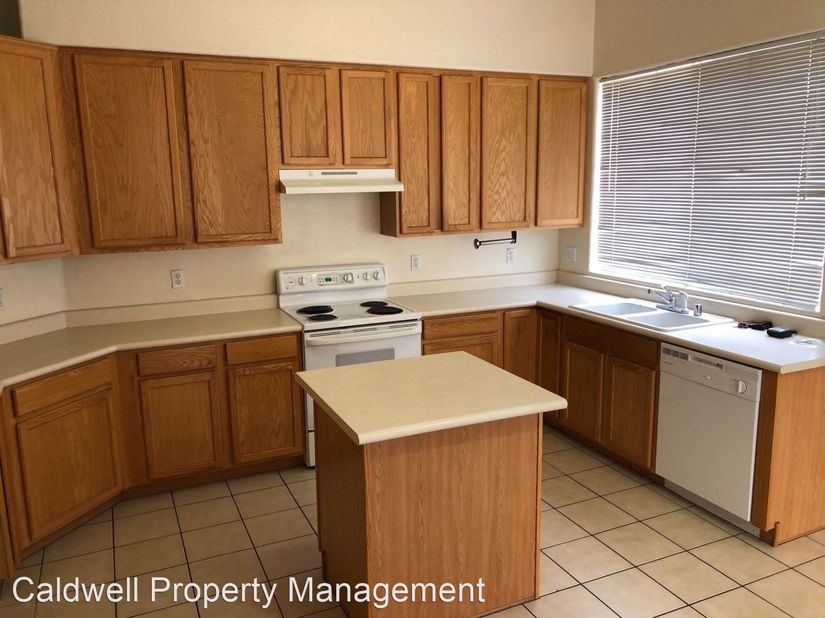 3 Bedroom - 2 Bath - 1435 Sq. Ft. Home in Chandler photo 2