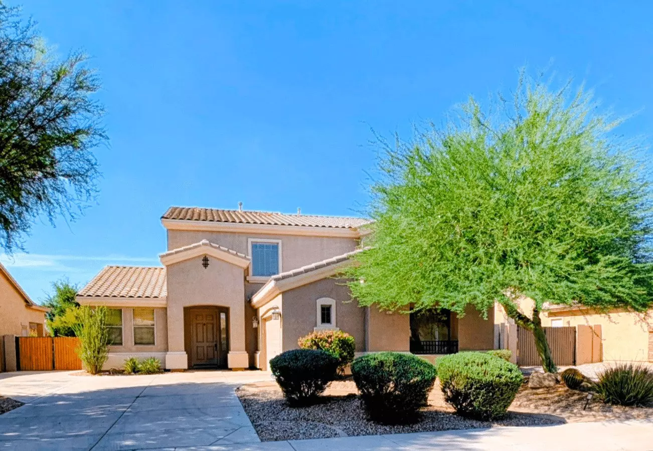Absolutely Beautiful and spacious home. Availability now! photo 4