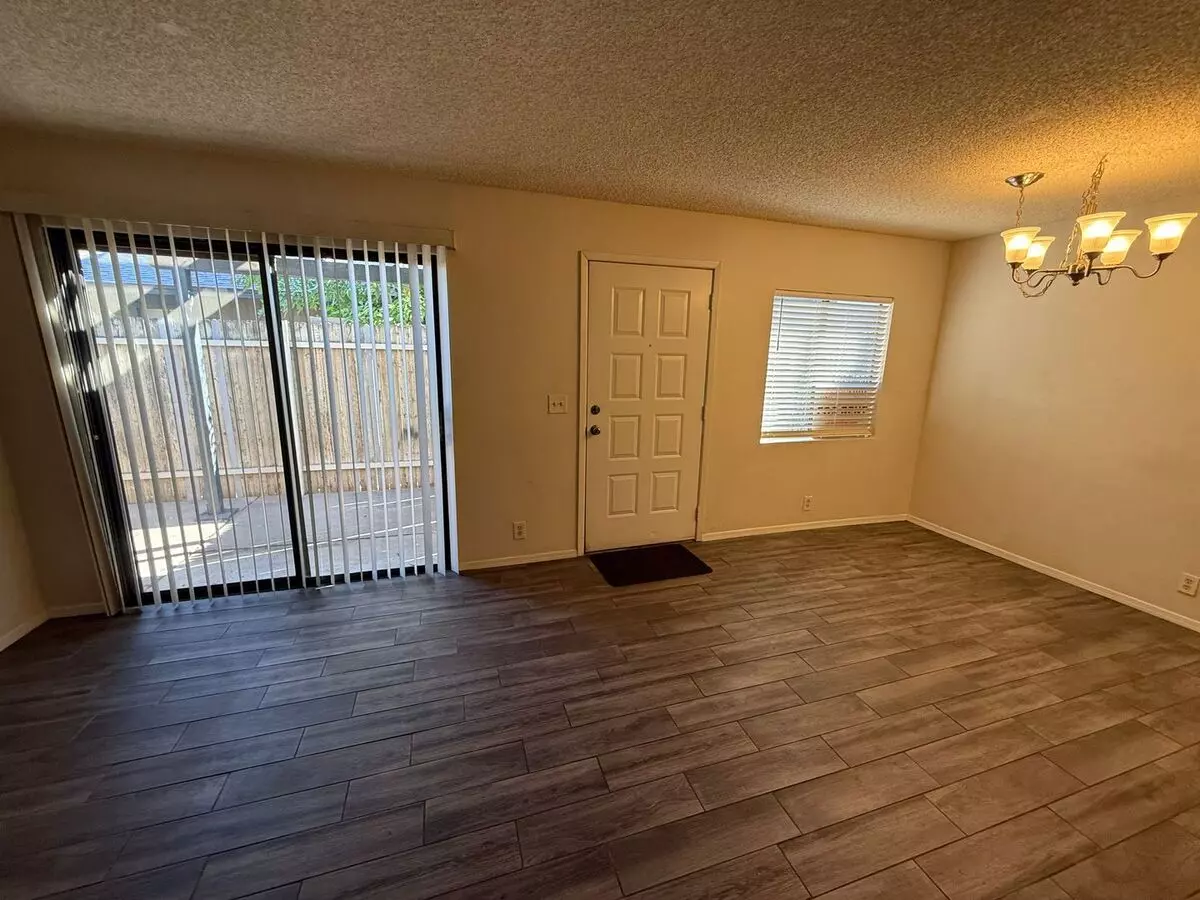 Cozy 2 Bedroom Chandler Condo photo 2