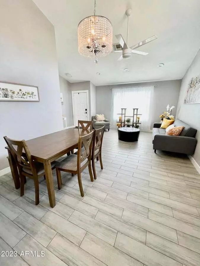 3612 W Elgin St photo 4