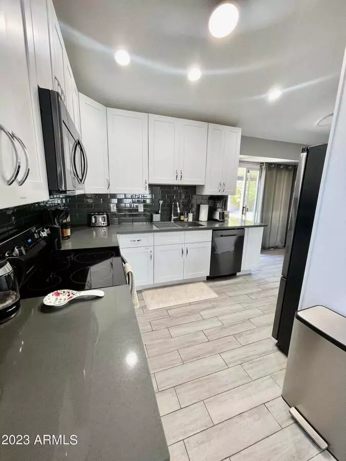 3612 W Elgin St photo 2