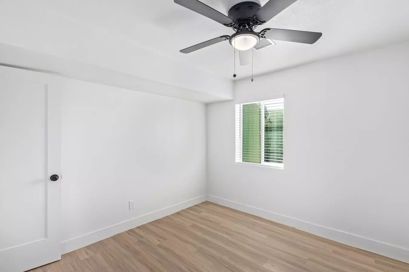 498 Arizona Ave photo 3