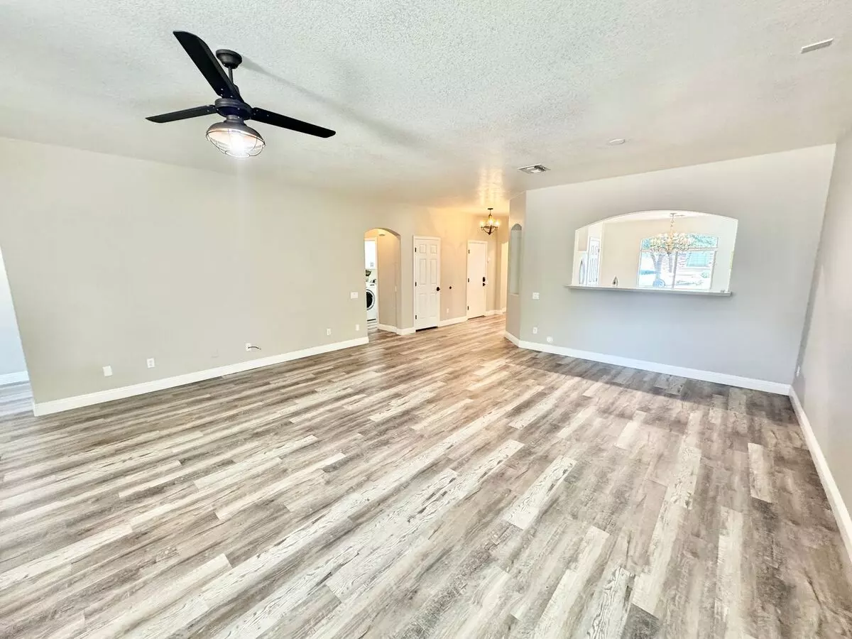 Pristine Single Level 3 Bedroom Home In The Sought After Gated Lagos Vistoso Community In Chandler! photo 5