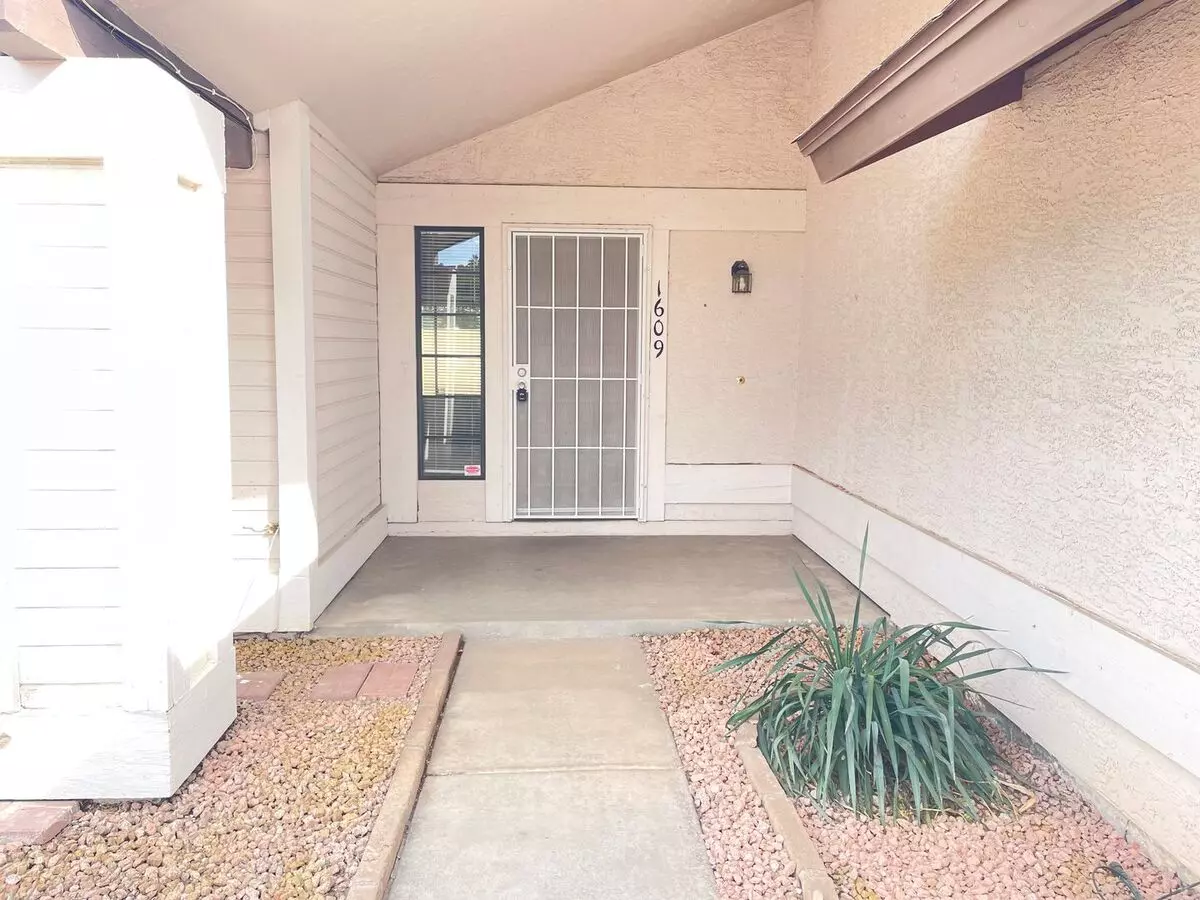 1609 N Longmore St Chandler, AZ 85224 photo 4