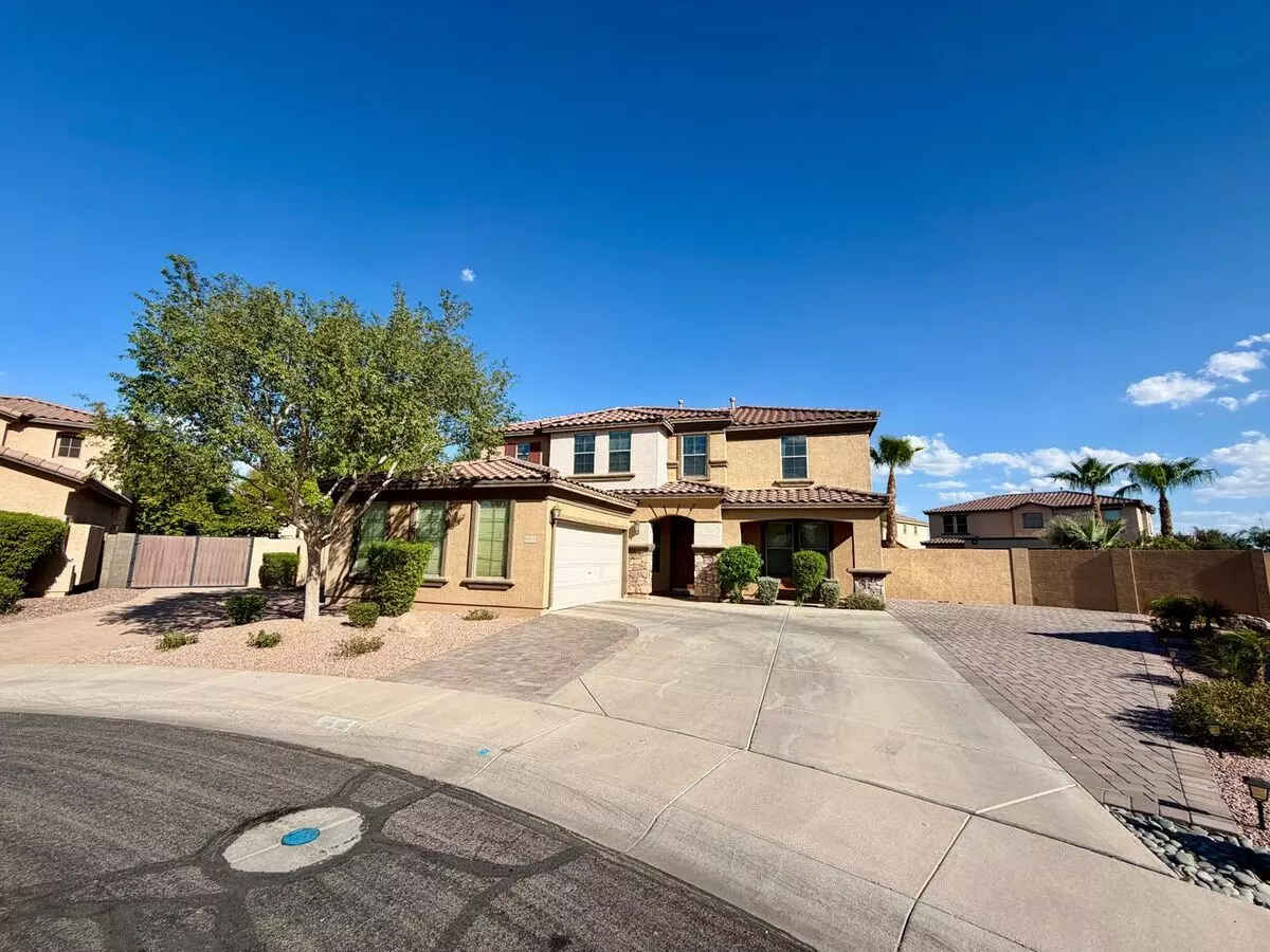Spacious 6-bedroom, 2.5-bathroom Home In Chandler, Welcome To The Family Friendly Community Of Sun Groves Sitting On Nearly 18,000 Sq Ft And One Of The Largest Lots In The Neighborhood. photo 2