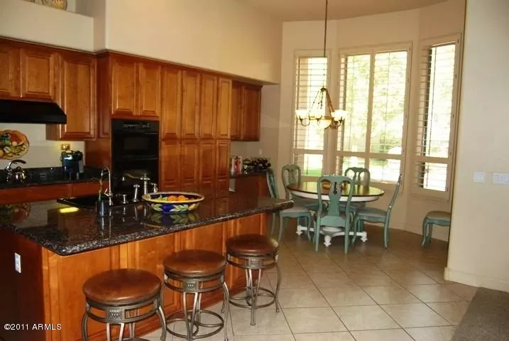 1530 W Grand Canyon Dr photo 3