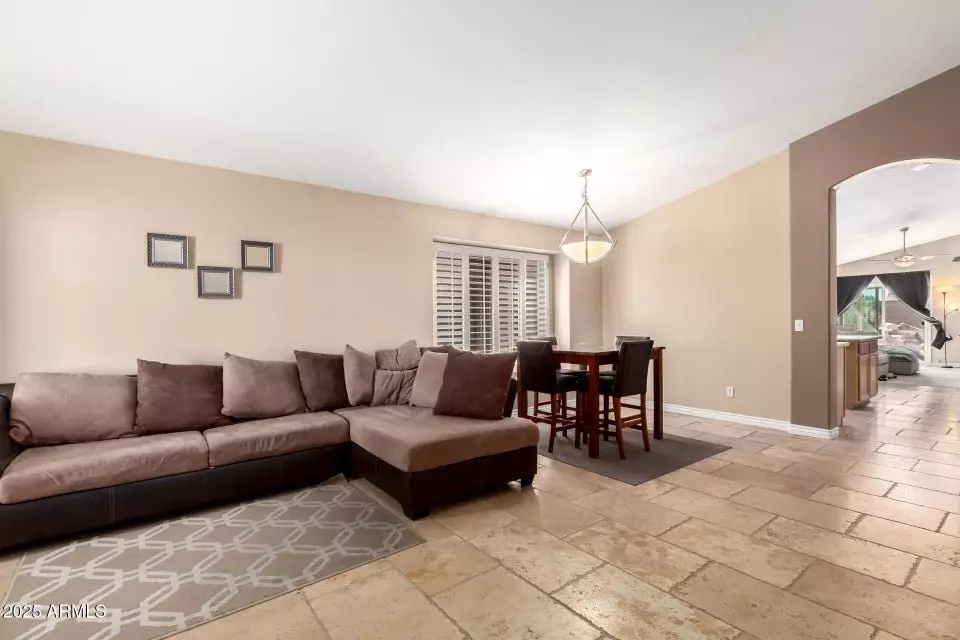 1421 E Gary Dr photo 3