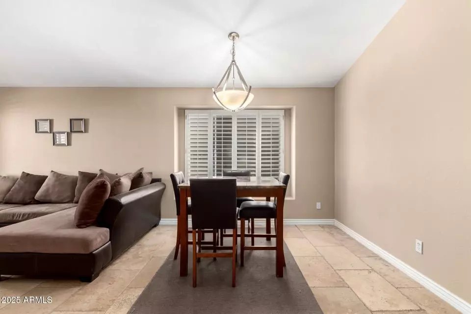 1421 E Gary Dr photo 4