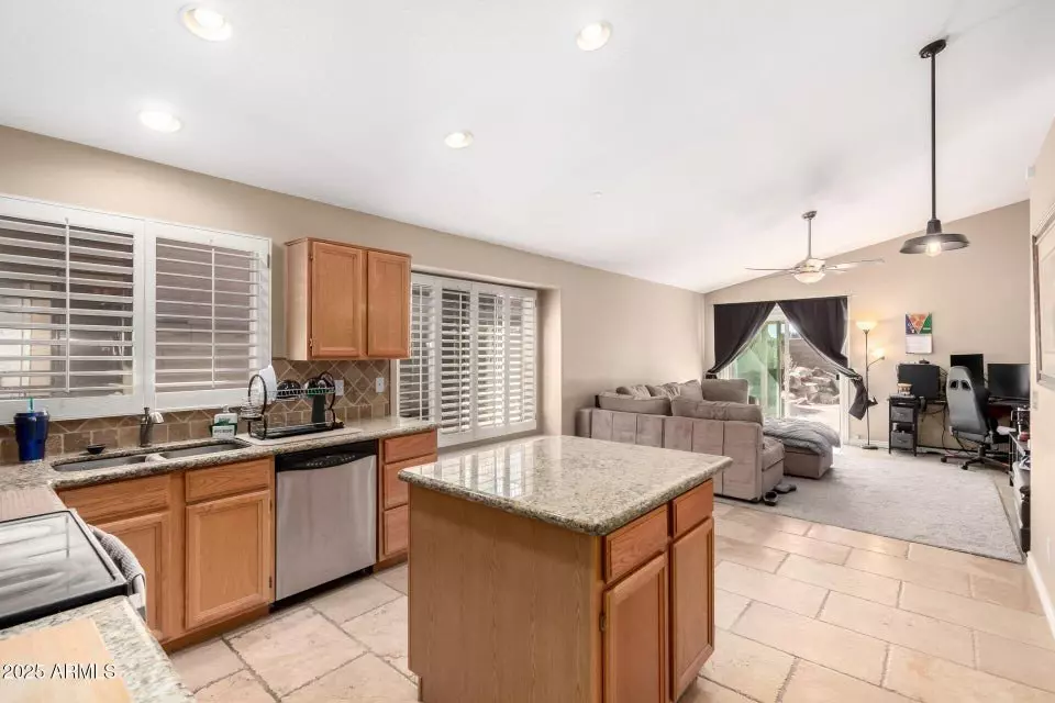 1421 E Gary Dr photo 2
