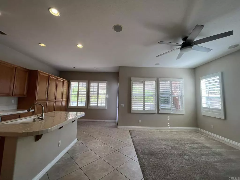 593- Loan Oak Pl photo 3