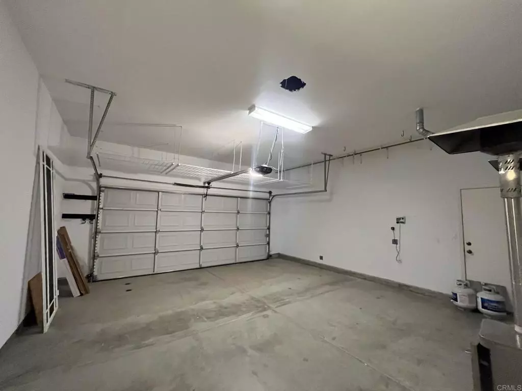 593- Loan Oak Pl photo 2