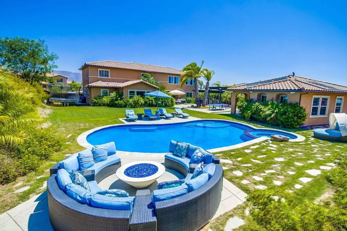 Coastal Hills Oasis: Large Estate with Resort-Style Amenities photo 3