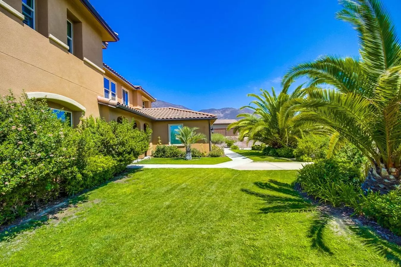 Coastal Hills Oasis: Large Estate with Resort-Style Amenities photo 5
