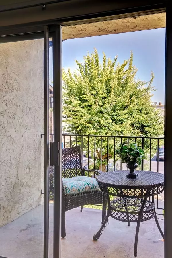 Del Mar Apartment Homes photo 2