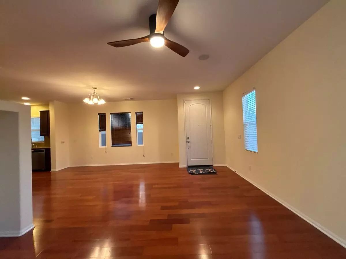 Upgraded Otay Ranch Townhome With Garage And Resort Style Amenities photo 4