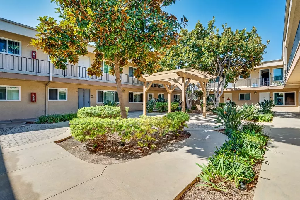 Woodlawn Gardens Apartments photo 4