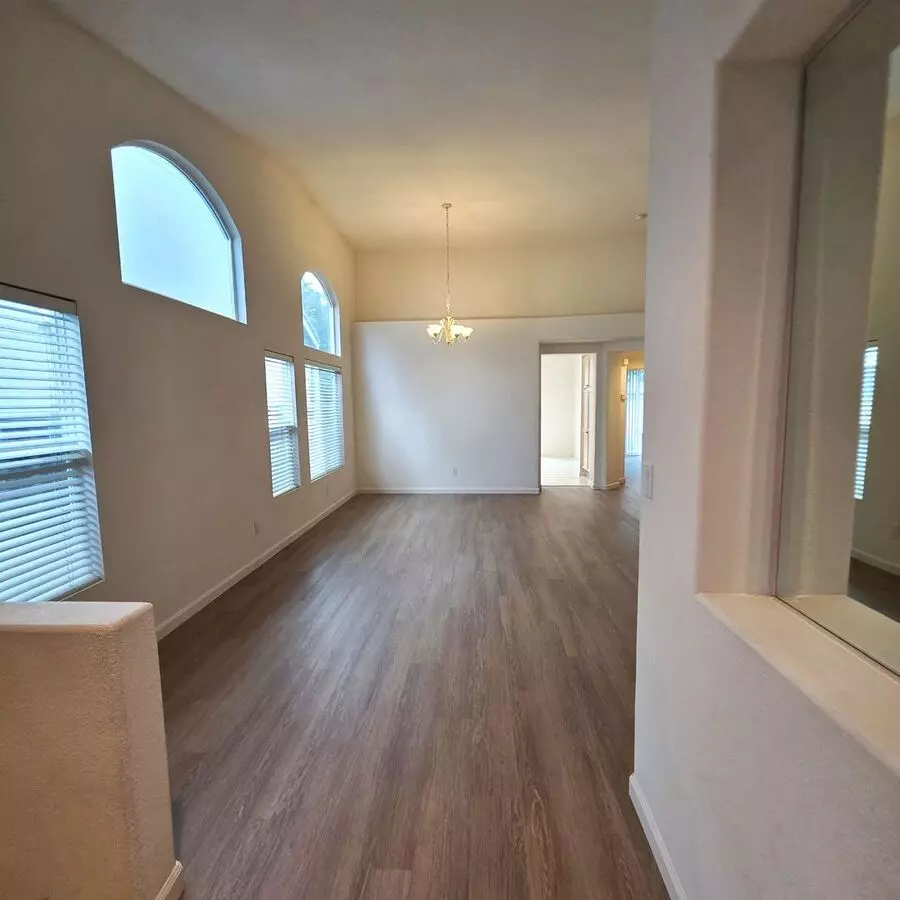 Clayton Single Story 3bd/2ba - Bright Open Living W/new Flooring photo 3