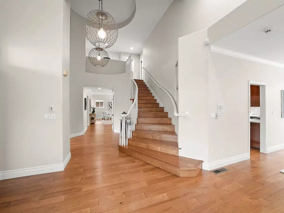 Luxury, Comfort, And Breathtaking Surroundings In Stunning Clayton Home! photo 3
