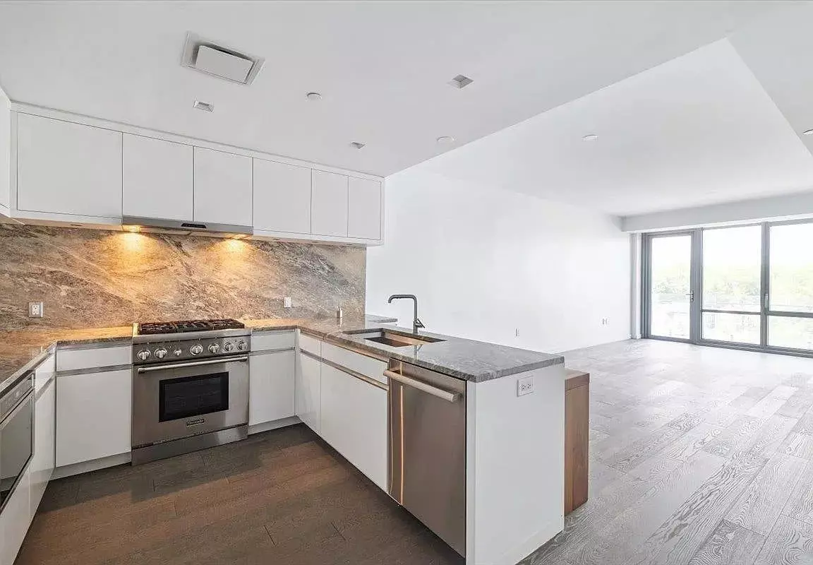 320 Adolphus Avenue photo 3