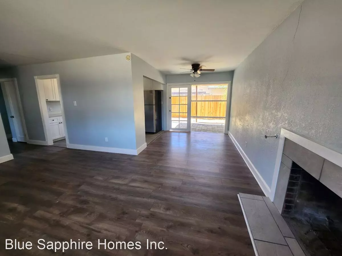 2707 Broadmoor Ave photo 4