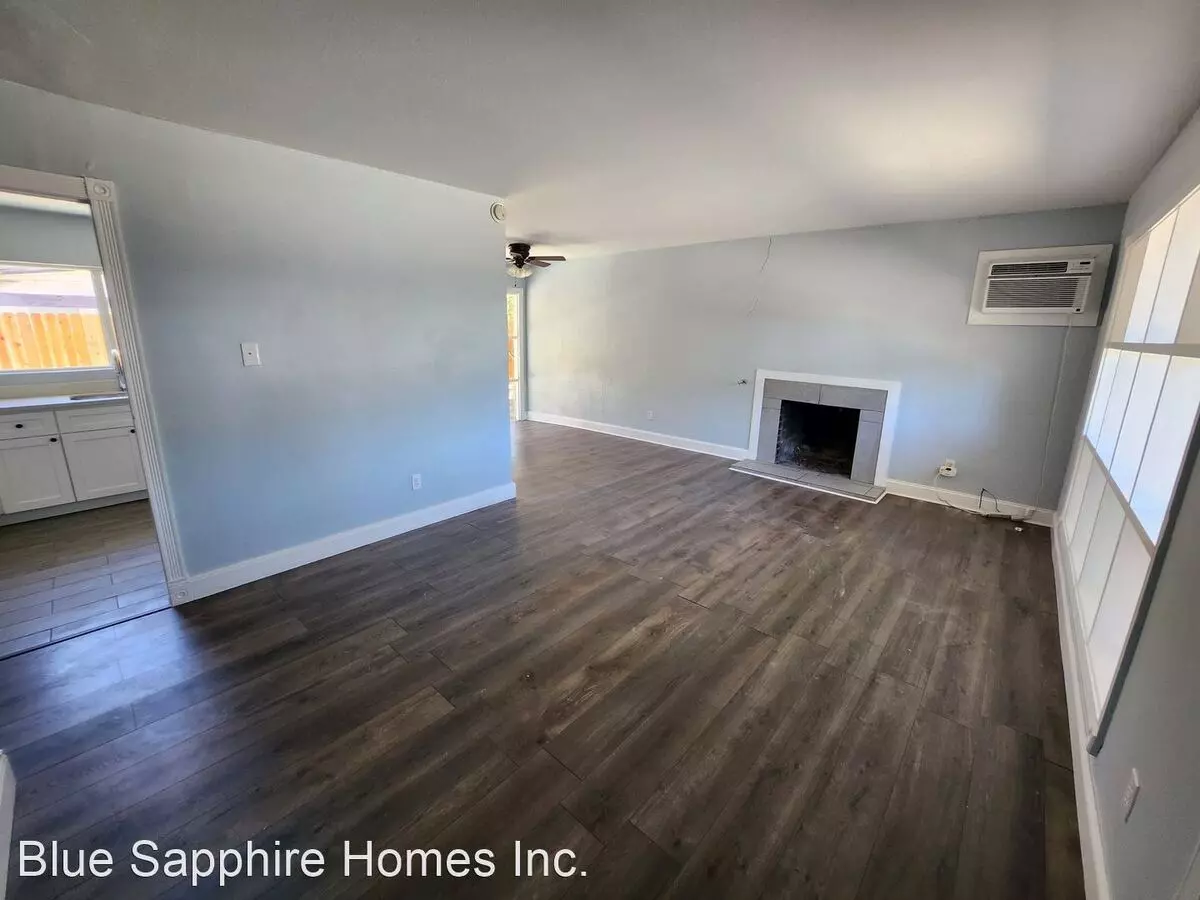 2707 Broadmoor Ave photo 2