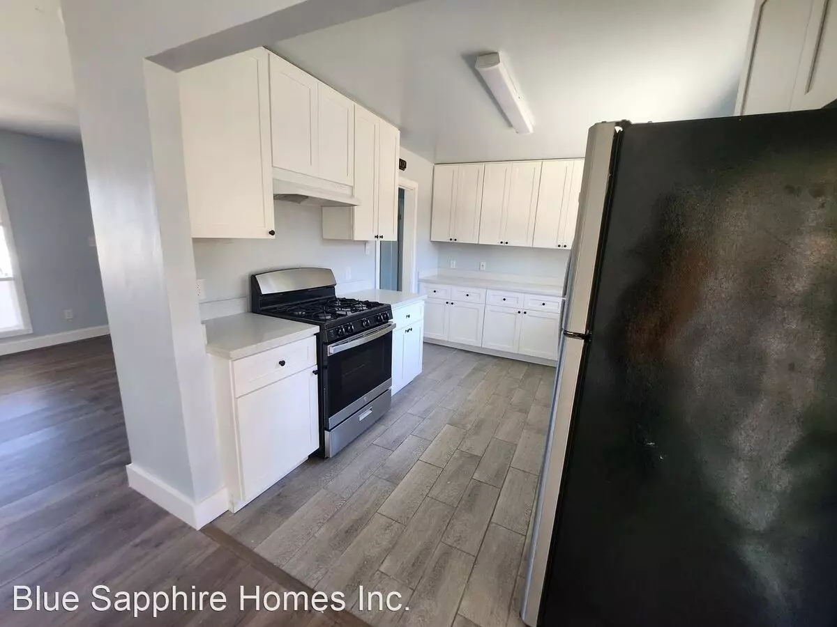 2707 Broadmoor Ave photo 5