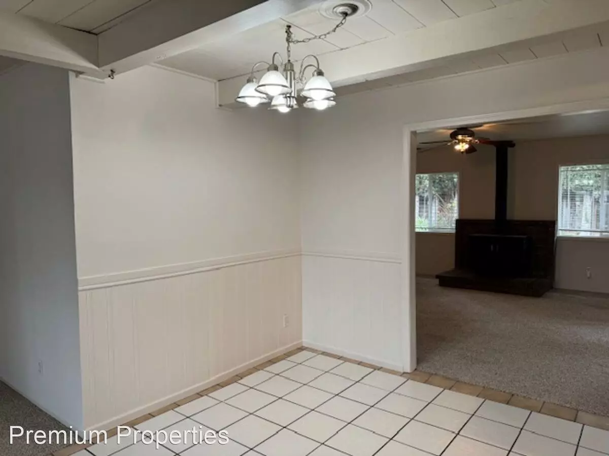 2883 La Salle Avenue photo 4