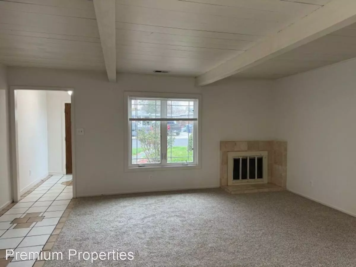 2883 La Salle Avenue photo 2