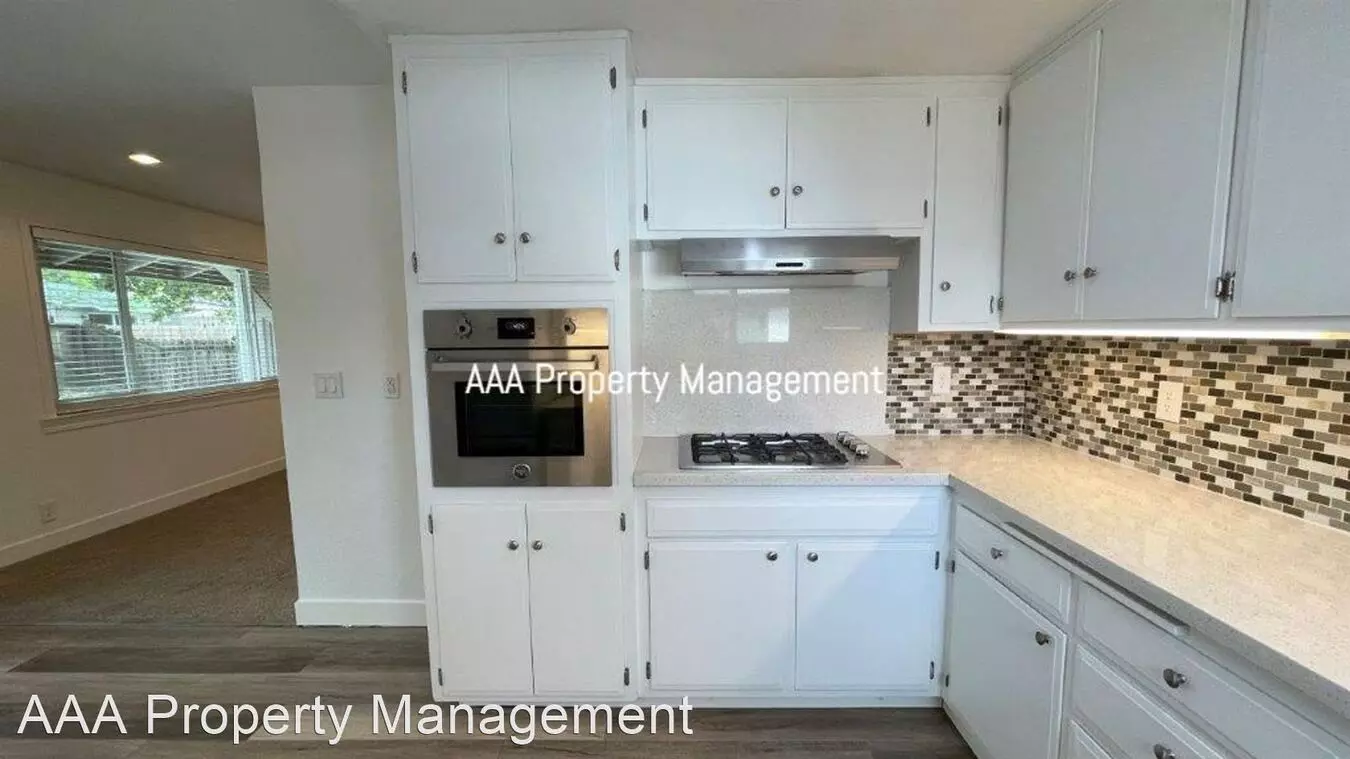 3466 Thunderbird Dr photo 5
