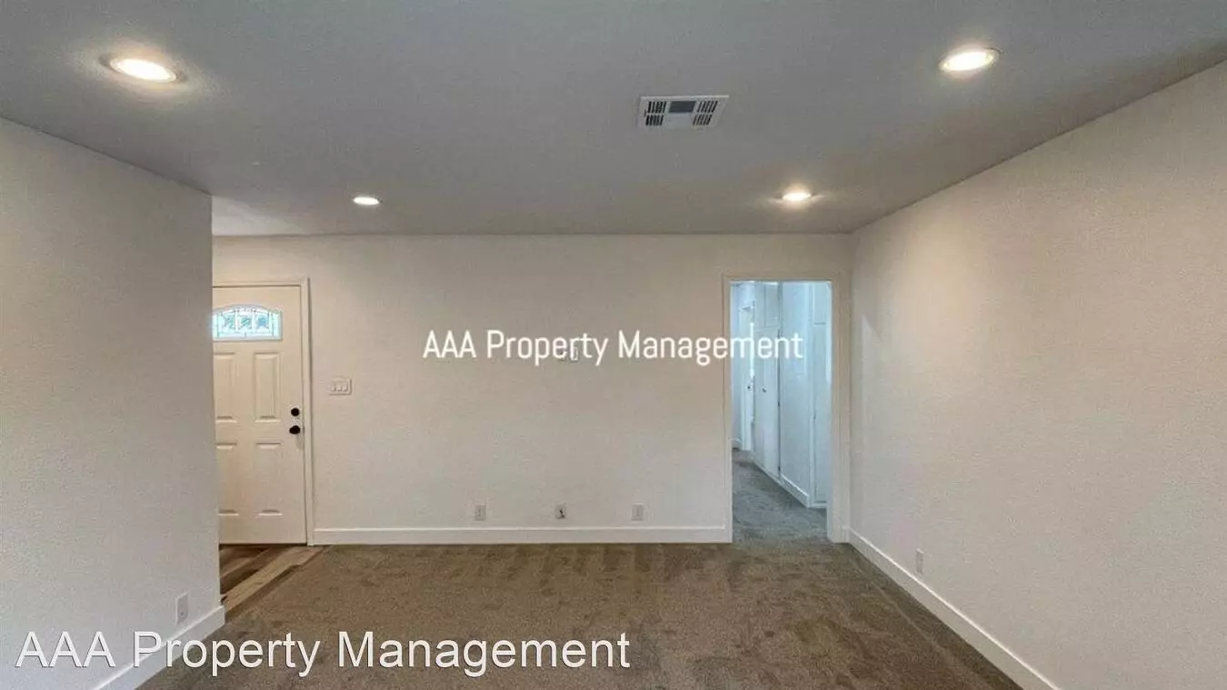3466 Thunderbird Dr photo 4