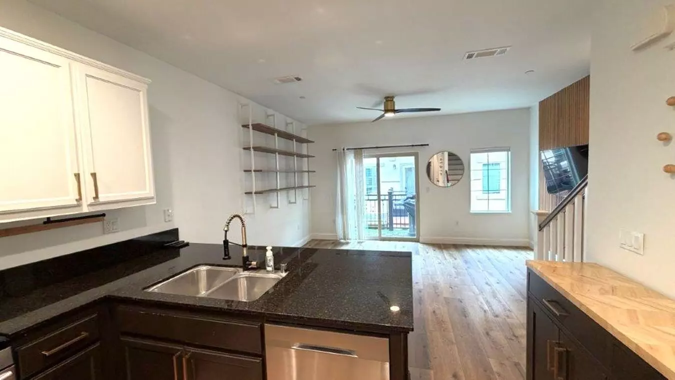 Concord Beautiful 3 Bedroom 3 Bathroom Fully Updated Townhome, Gated Community! photo 5