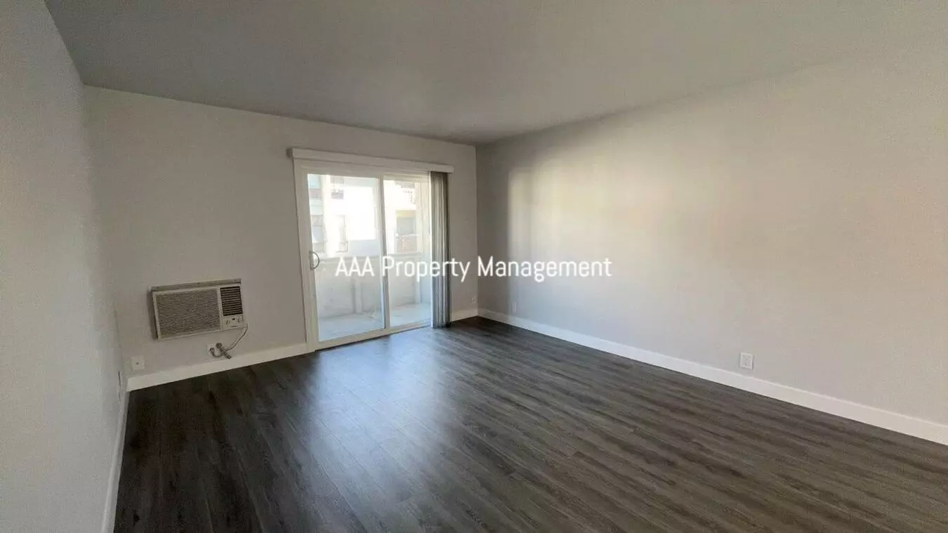 Concord Beautiful Remodeled 1 Bedroom 1 Bath Condo! Central Location photo 5