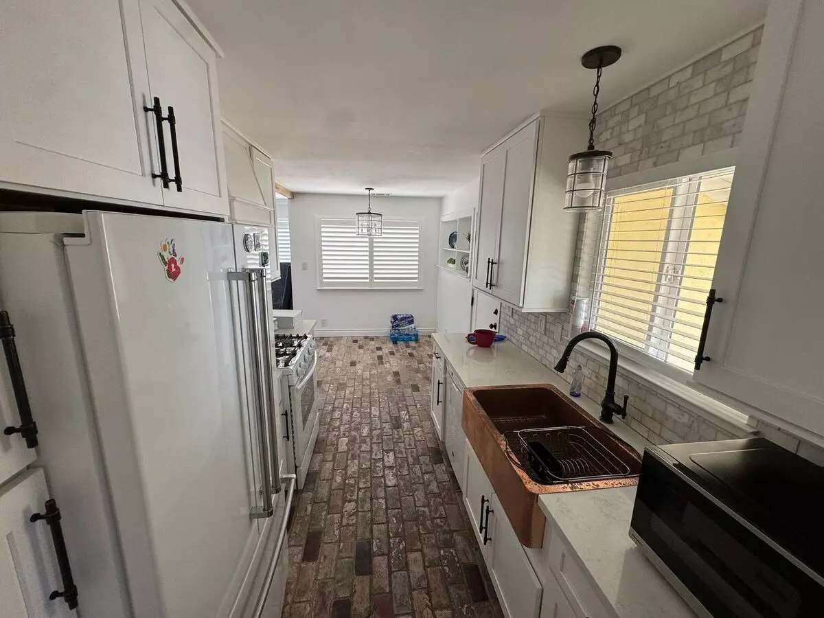 Meticulously Maintained Single-story Home With Private Pool In Canterbury Village! photo 3