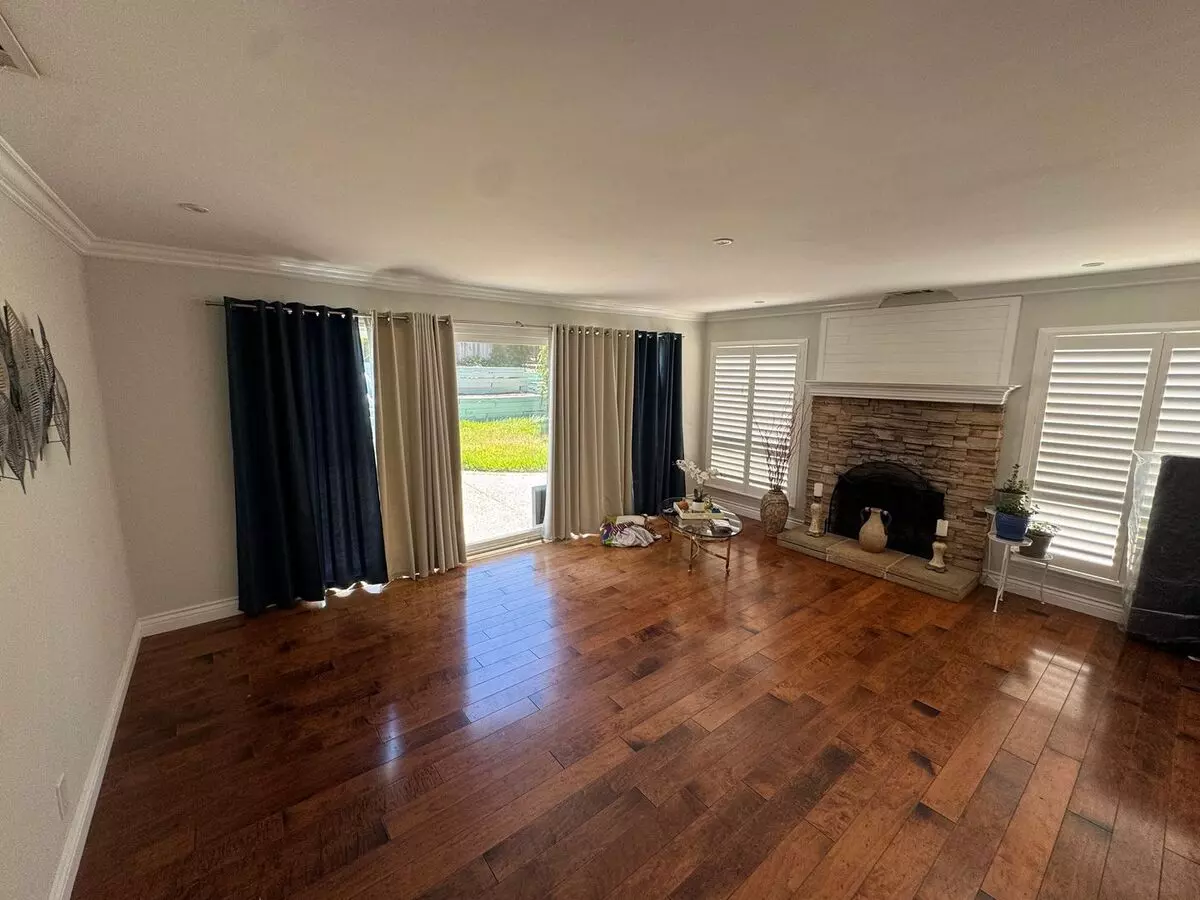 Meticulously Maintained Single-story Home With Private Pool In Canterbury Village! photo 5