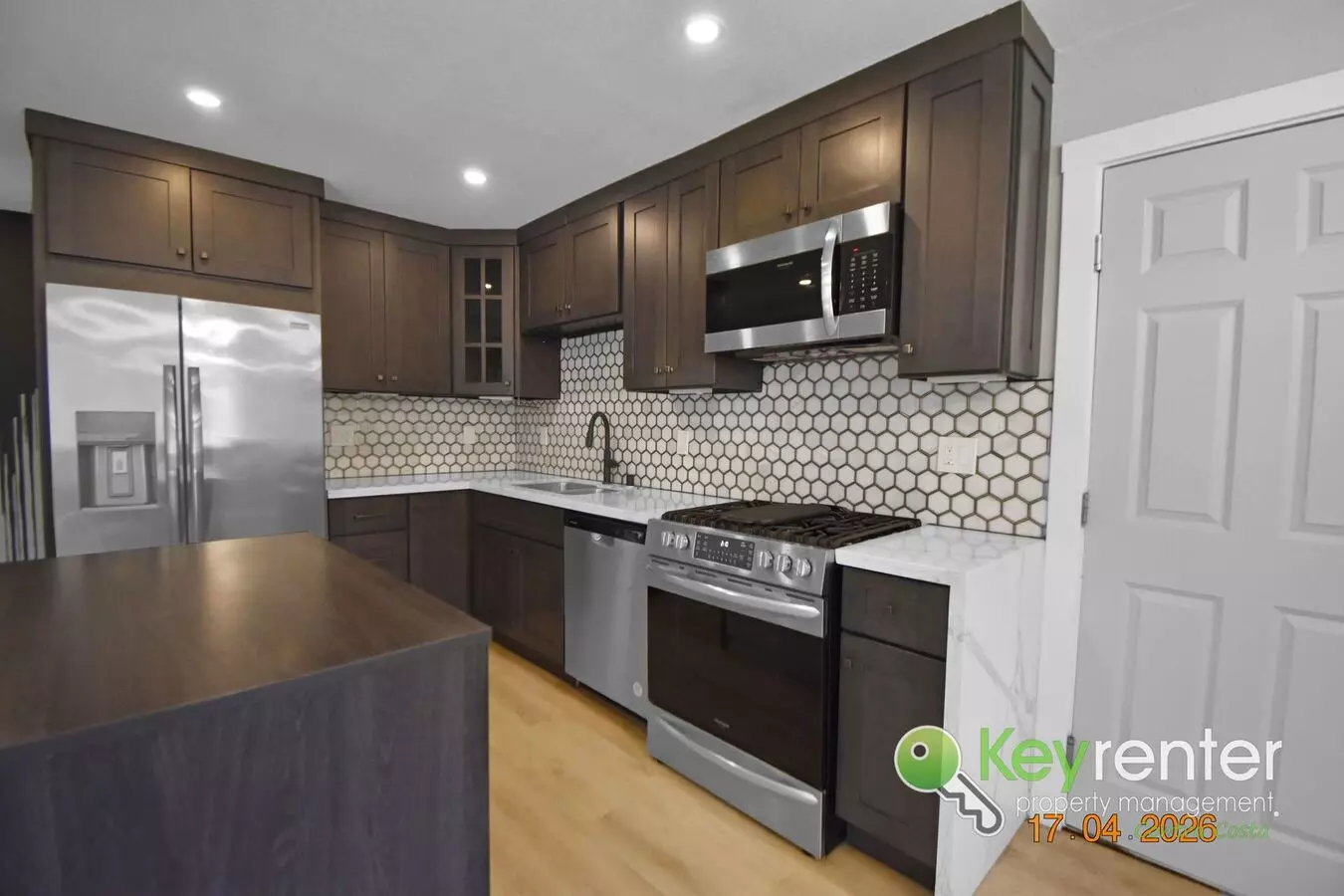 Renovated 4 Bedroom Home With Gourmet Kitchen &amp; Lush Backyard In Concord photo 4