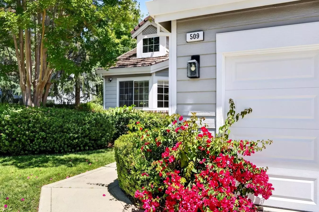 Single-story Black Diamond Beauty On A Quiet Court With Private Backyard!! photo 2
