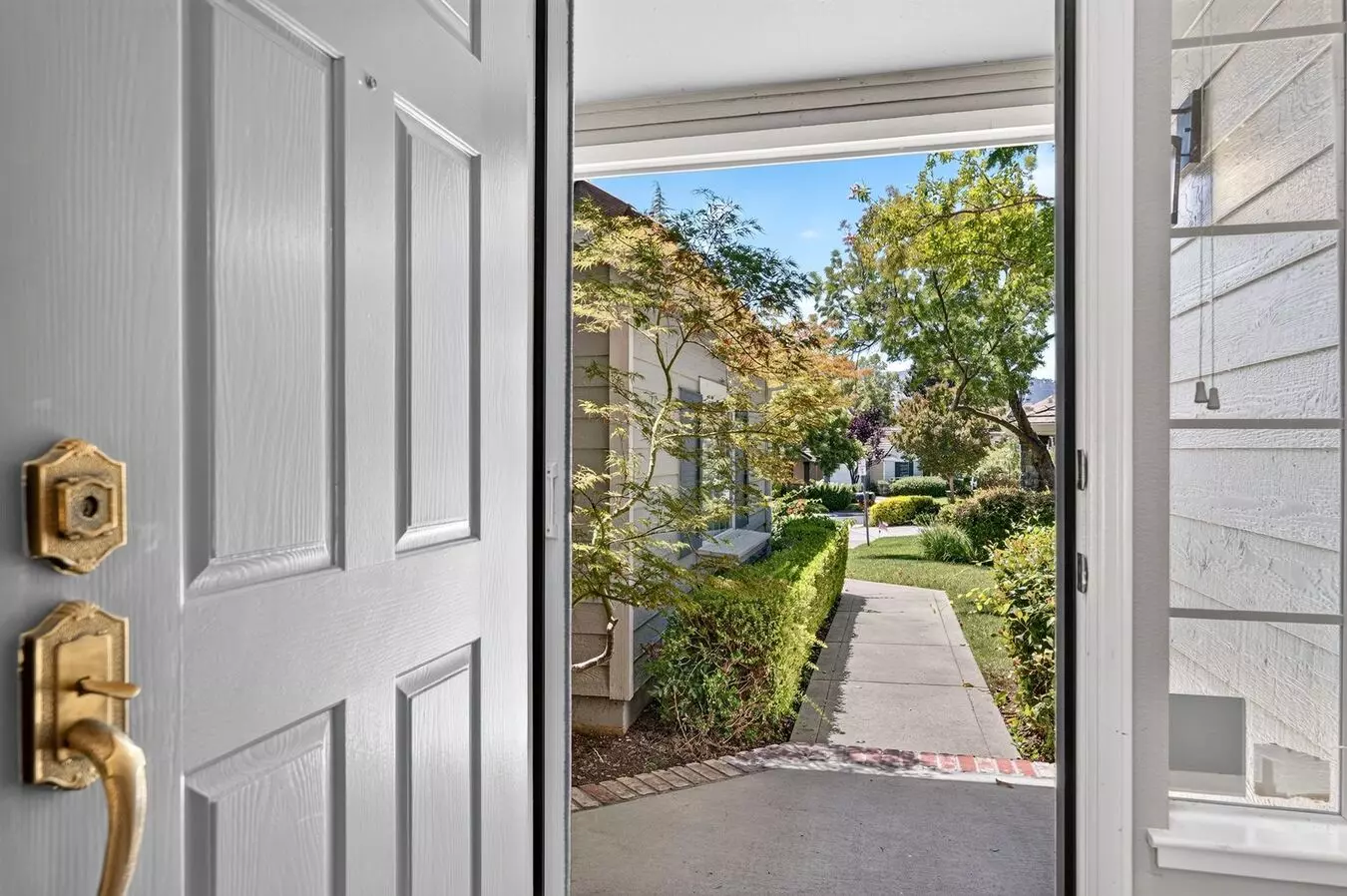 Single-story Black Diamond Beauty On A Quiet Court With Private Backyard!! photo 5