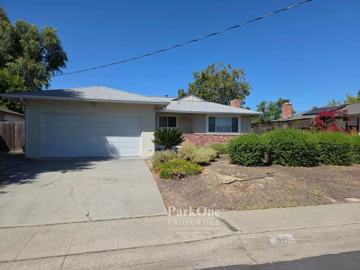 Single Story Home Near Walnut Creek Border. photo 4