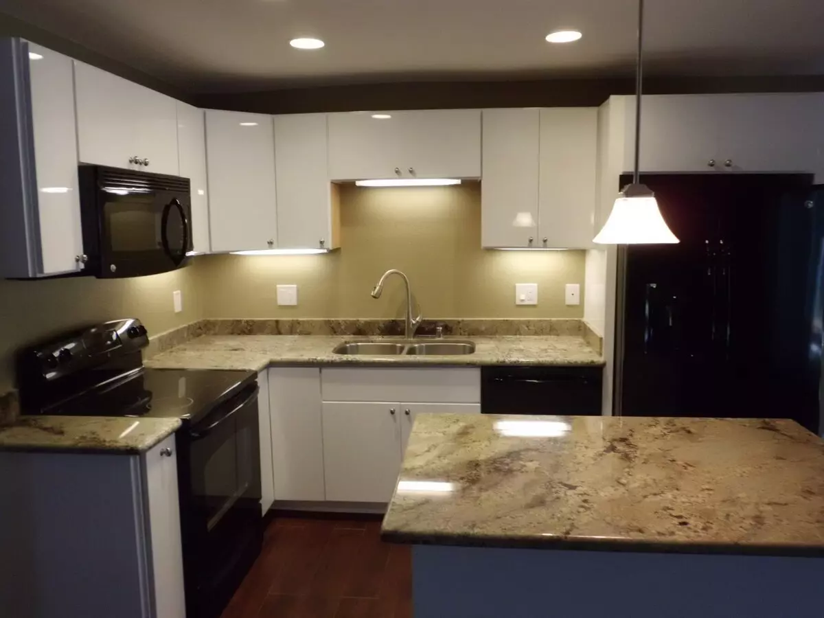 Beautiful 1 Bedroom X1 Bathroom Condo Now Leasing photo 2