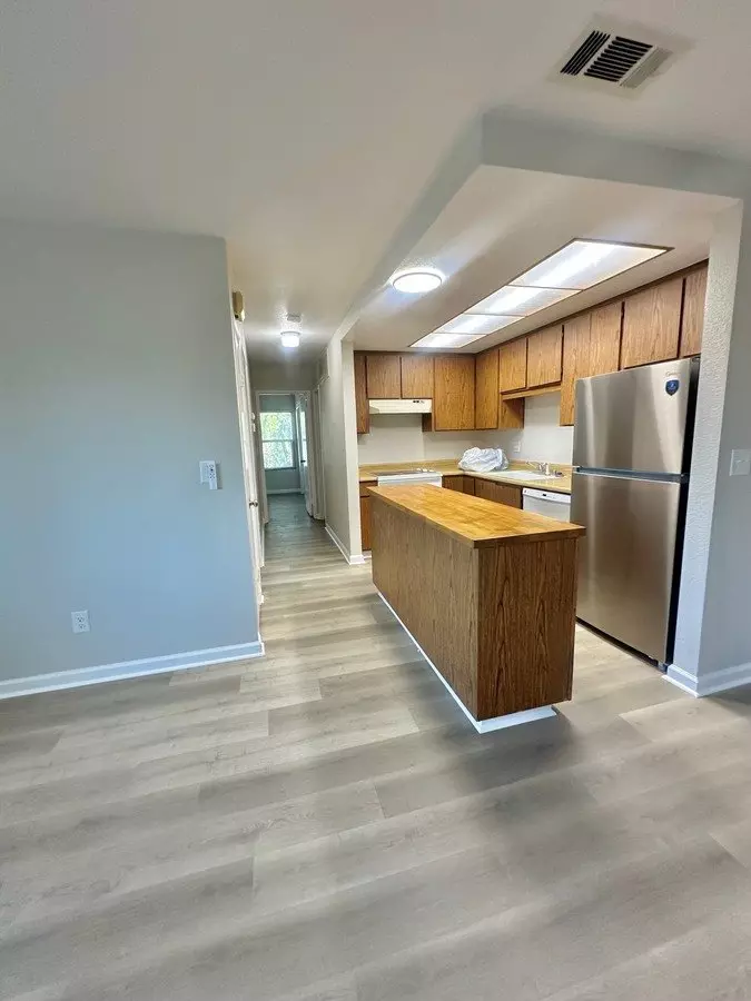 Spacious 2 Bedroom 1 Bath Condo photo 3