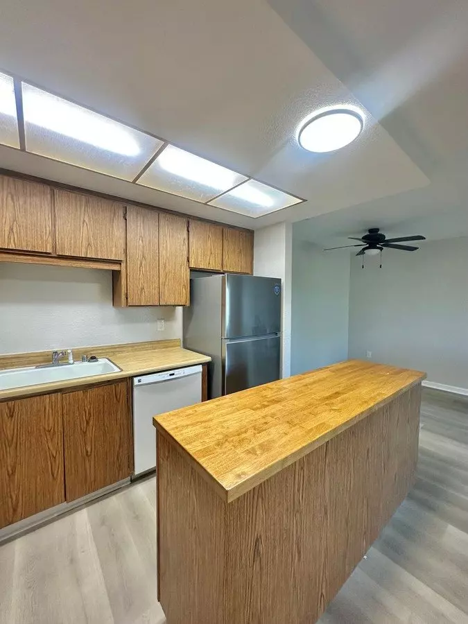 Spacious 2 Bedroom 1 Bath Condo photo 4