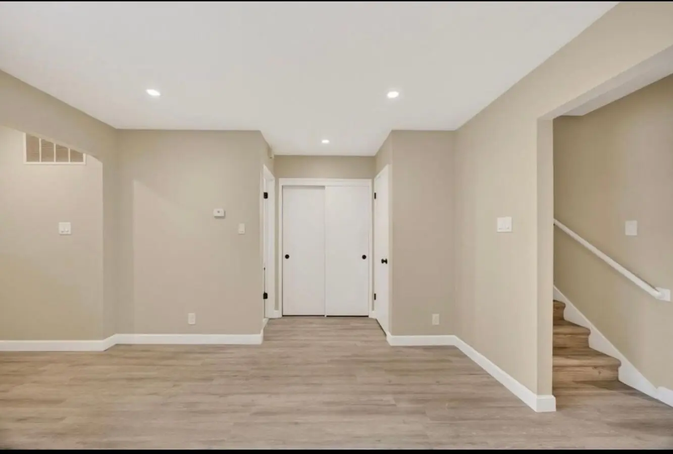 Stunning Upgraded 3-bedroom Townhouse — 1,540 Sq. Ft. photo 3