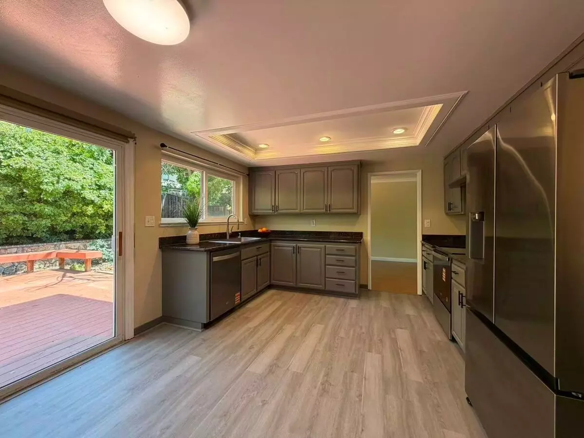 Updated 4bd/2.5ba Concord Home Near Parks, Tennis Courts, Community Amenities photo 4